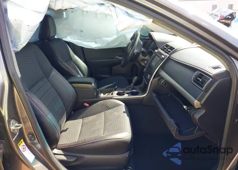 2015 Toyota Camry Se z USA, uszkodzony, nr VIN 4T1BF1FK9FU044842